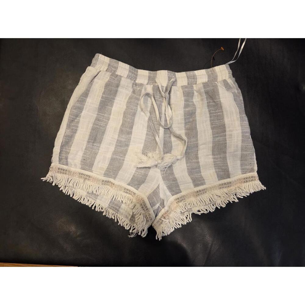 L'ATISTE by Amy, Striped Fringe Hem Casual Shorts - size medium - Picture 4 of 7